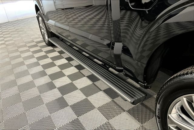 Used 2024 Agate Black Metallic Ford Platinum image 45
