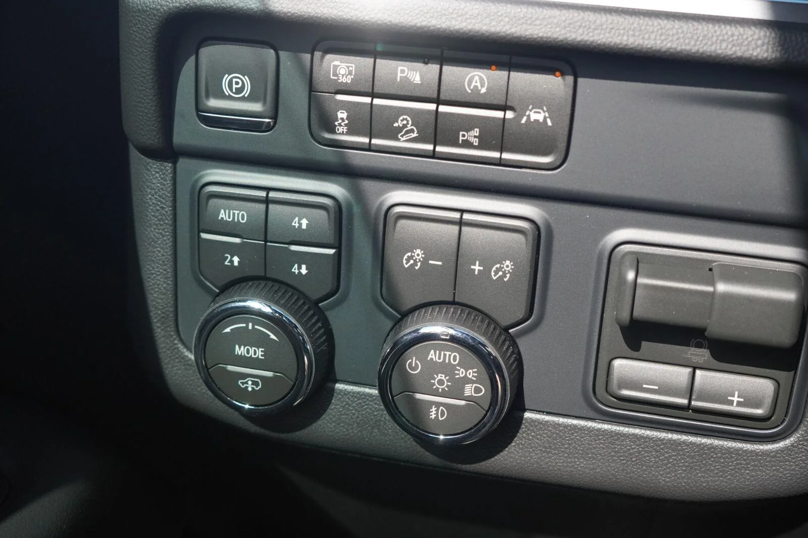 2026 Chevrolet Suburban High Country - Photo 20