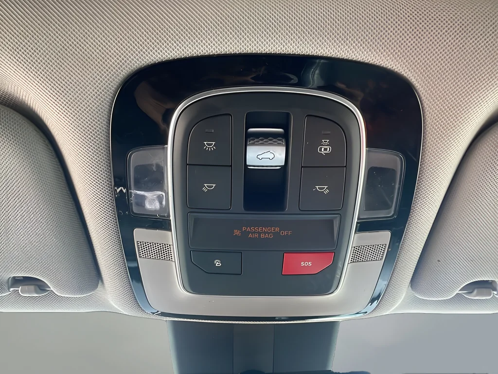 Used 2023 Silver Hyundai SEL image 29
