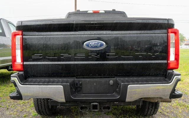 Used 2023 Black Ford XLT image 7
