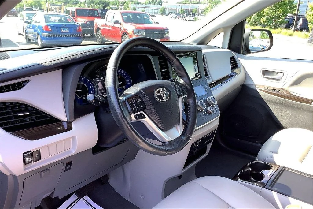 Used 2020 Red Toyota XLE image 17