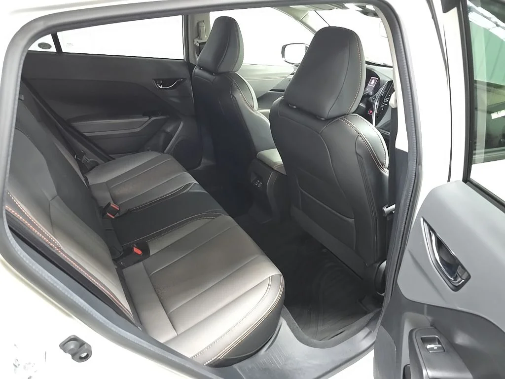 Used 2025 Crystal White Pearl Subaru Limited image 18