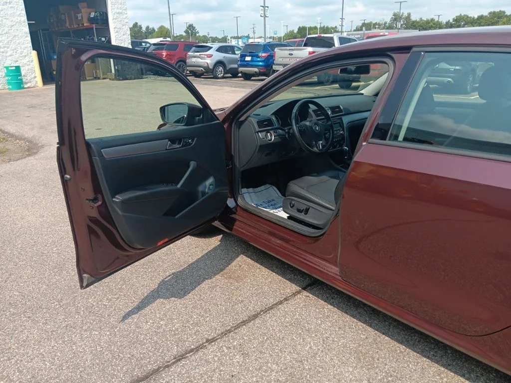 Used 2014 Red Volkswagen 1.8T Wolfsburg Edition image 12