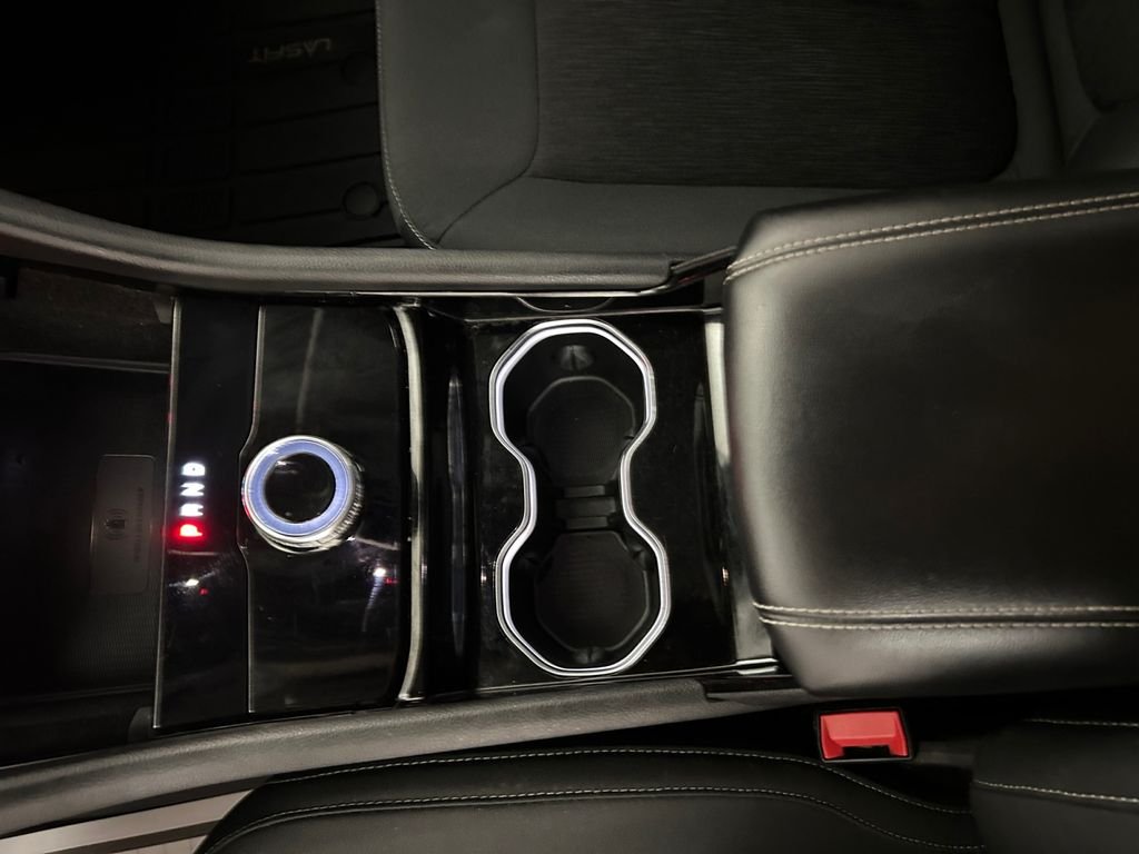 Used 2021 White Jeep Laredo image 23