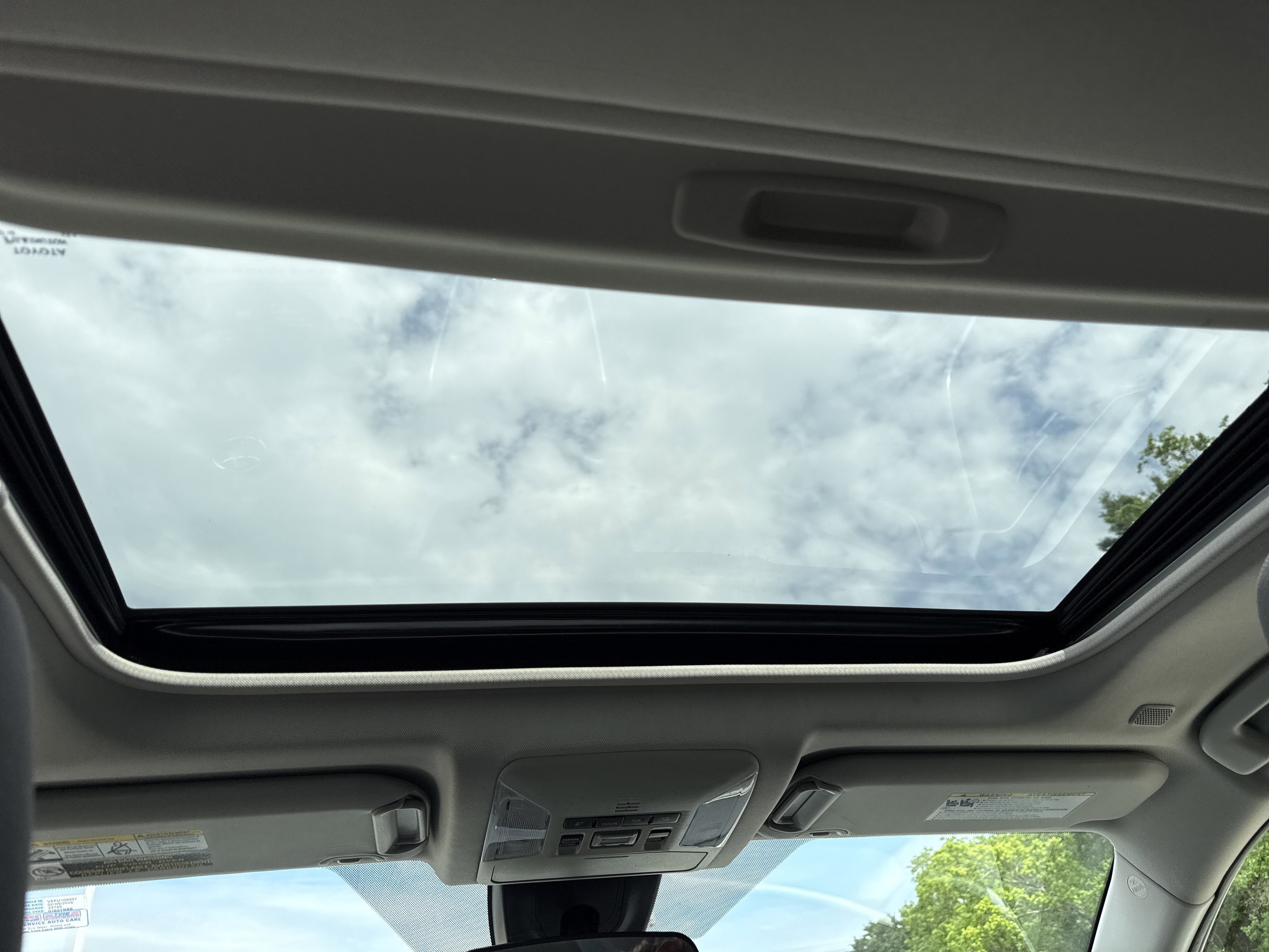 2023 Toyota RAV4 XLE - Photo 16
