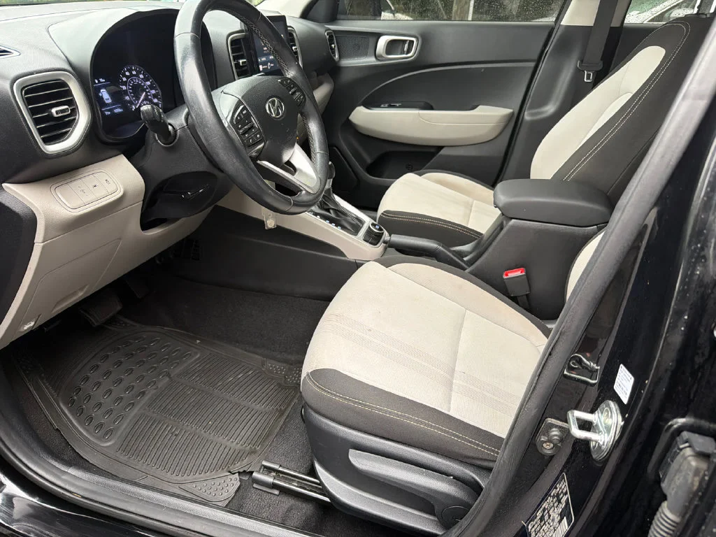 Used 2022 Black Hyundai SEL image 9