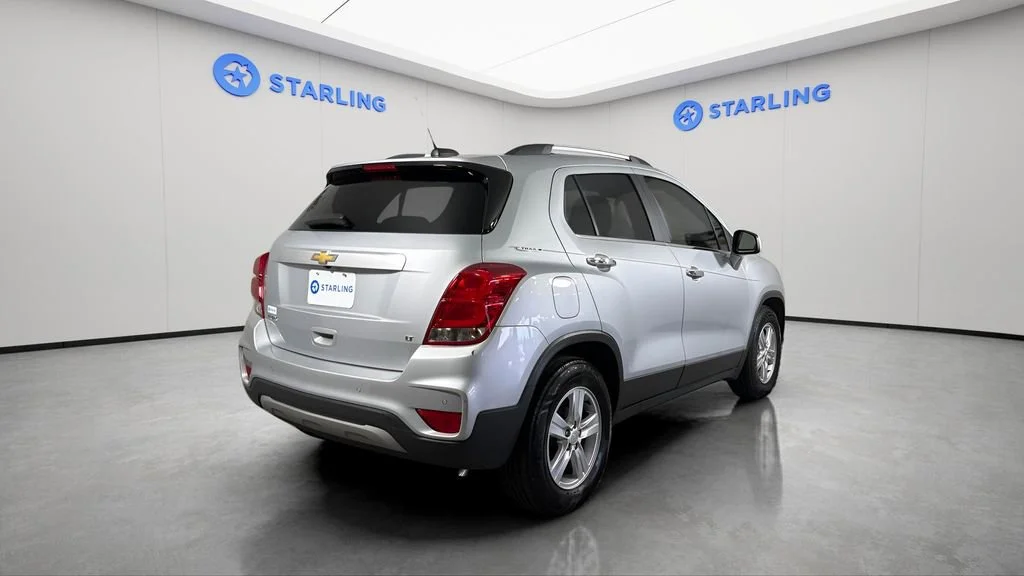 Used 2020 Silver Ice Metallic Chevrolet LT image 9