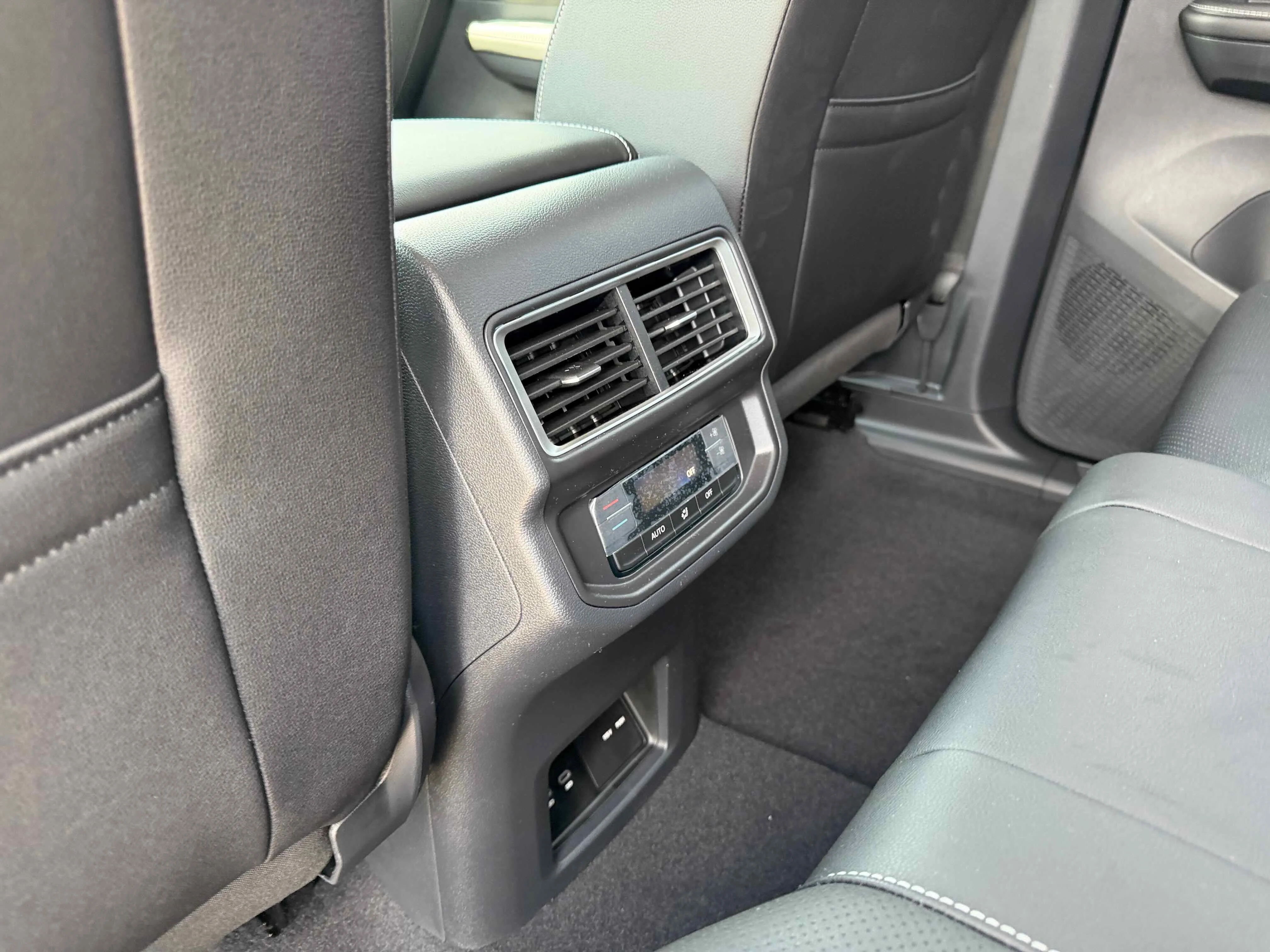 New 2026 Green Volkswagen 2.0T SE w/Technology image 27