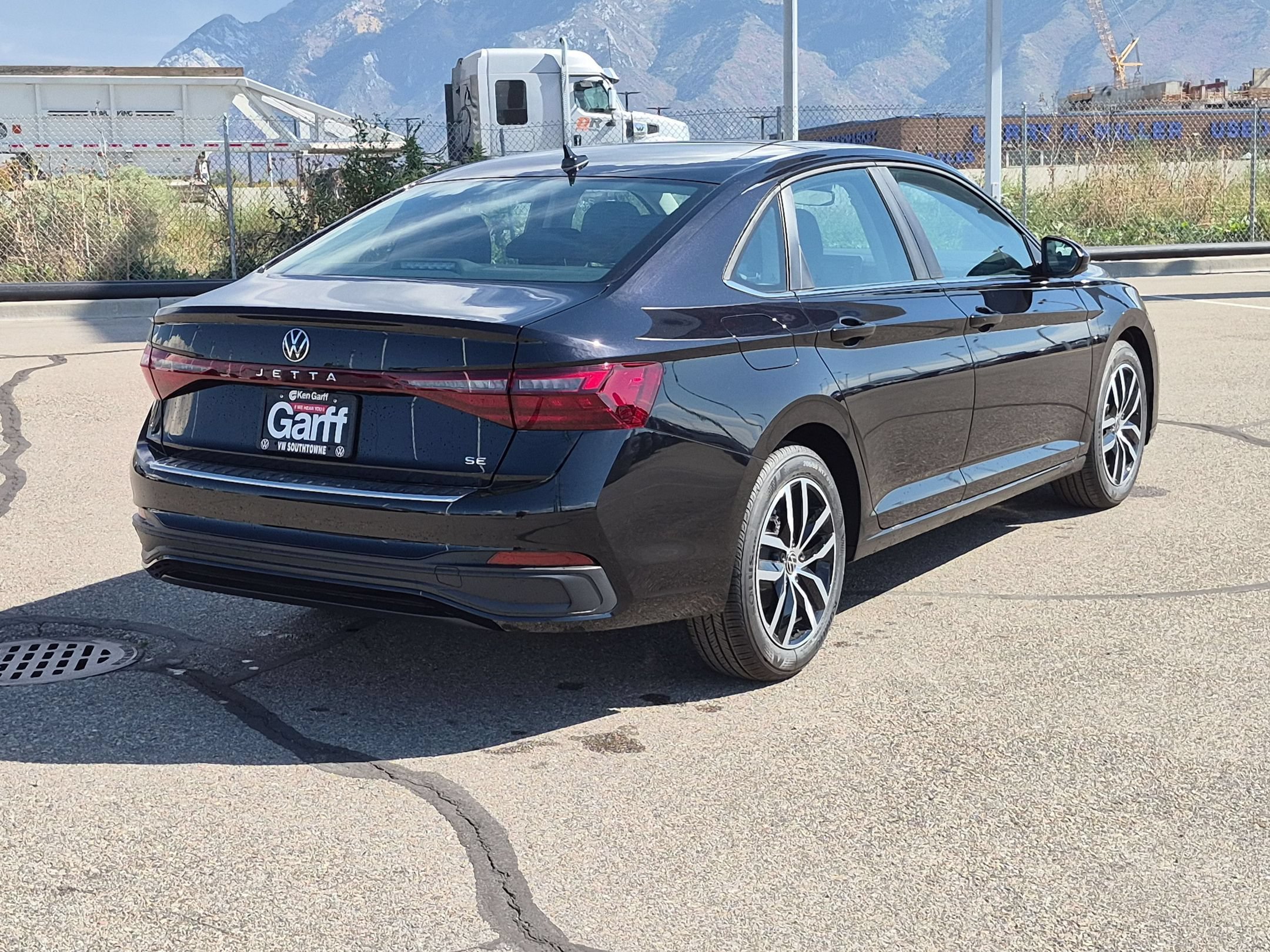New 2027 Deep Black Pearl Volkswagen SE image 3