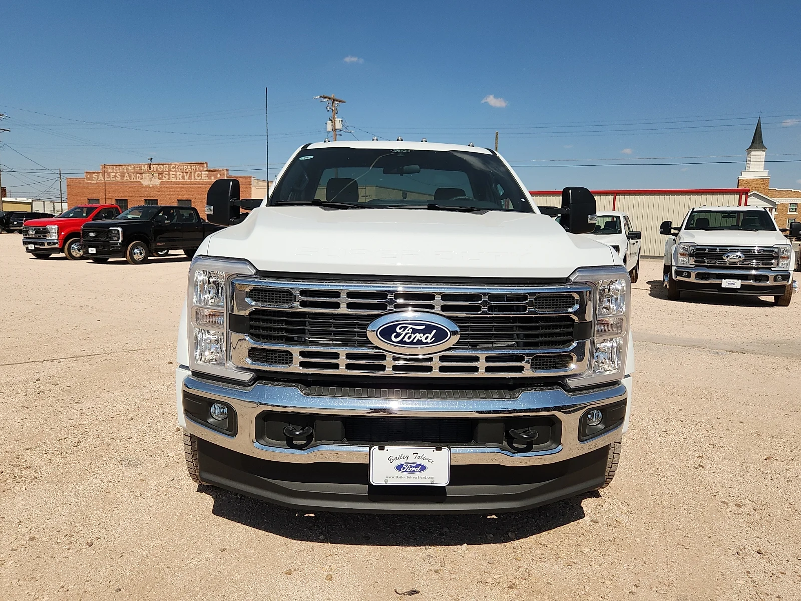 New 2027 Oxford White Ford XLT image 2
