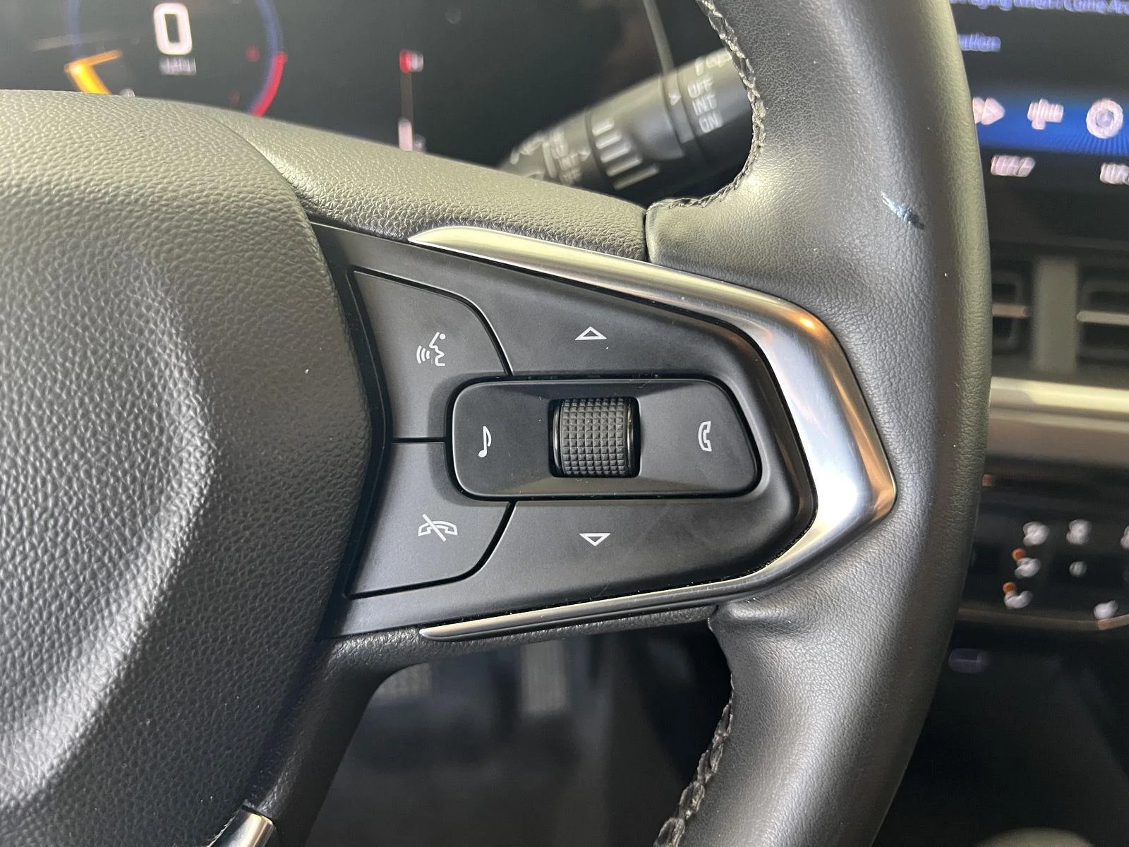 Used 2024 Crimson Metallic Chevrolet ACTIV image 9