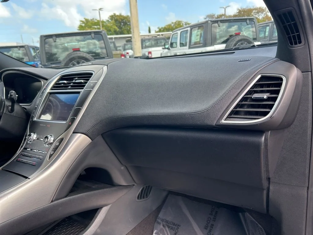 Used 2020 Gray Lincoln Standard image 25