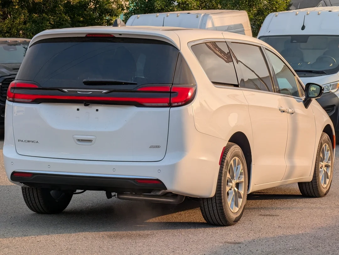 New 2027 White Chrysler Select - - AWD - Full Sunroof - Safety Sphere Pkg - 360 Surround Cam - Blind Spot Mon & More! image 8