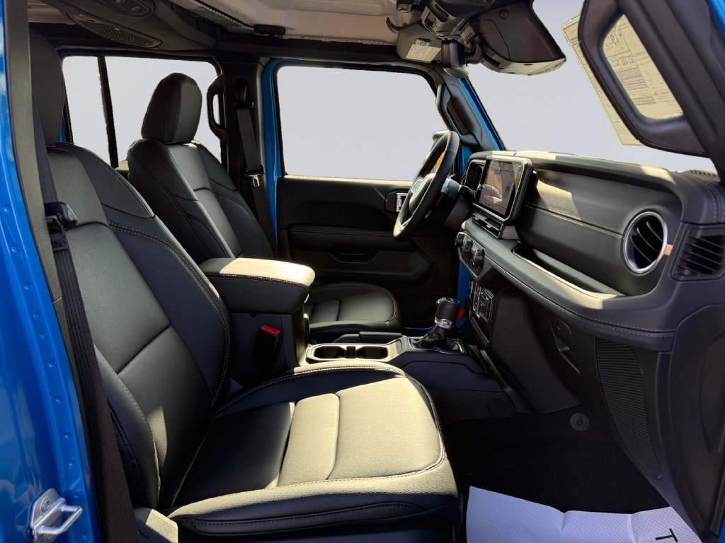 New 2027 Hydro Blue Pearl-Coat Paint Jeep Sahara image 17