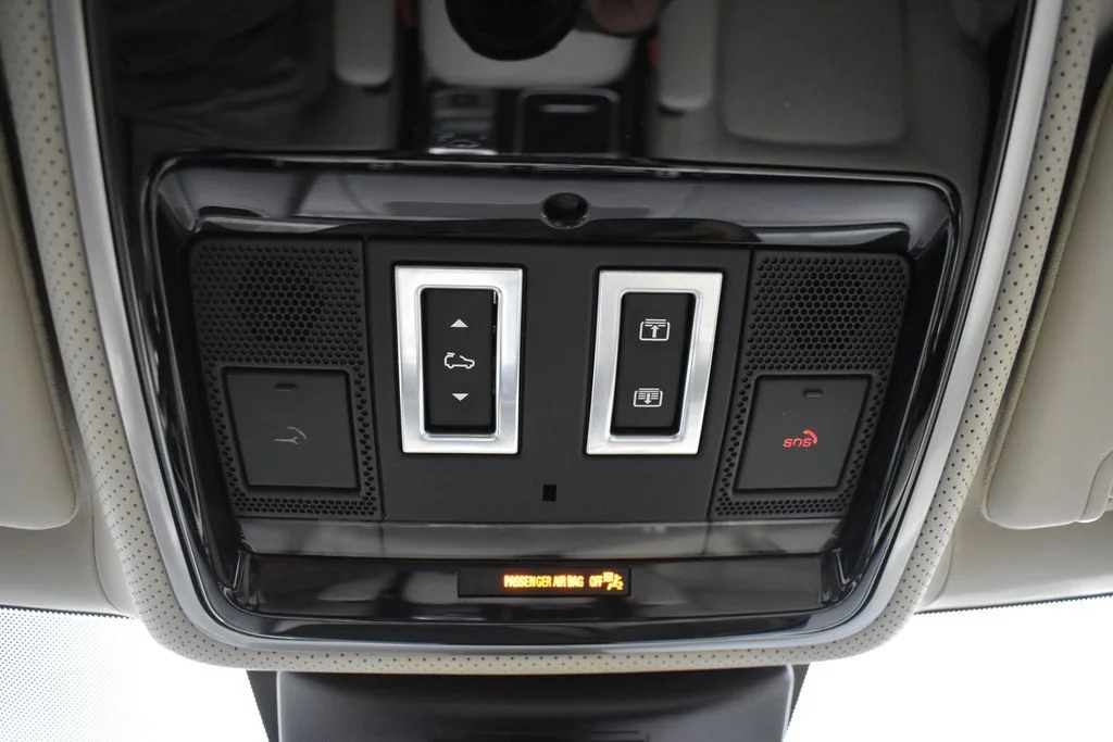 Used 2019 Silver Land Rover 5.0L V8 Supercharged Autobiography image 23