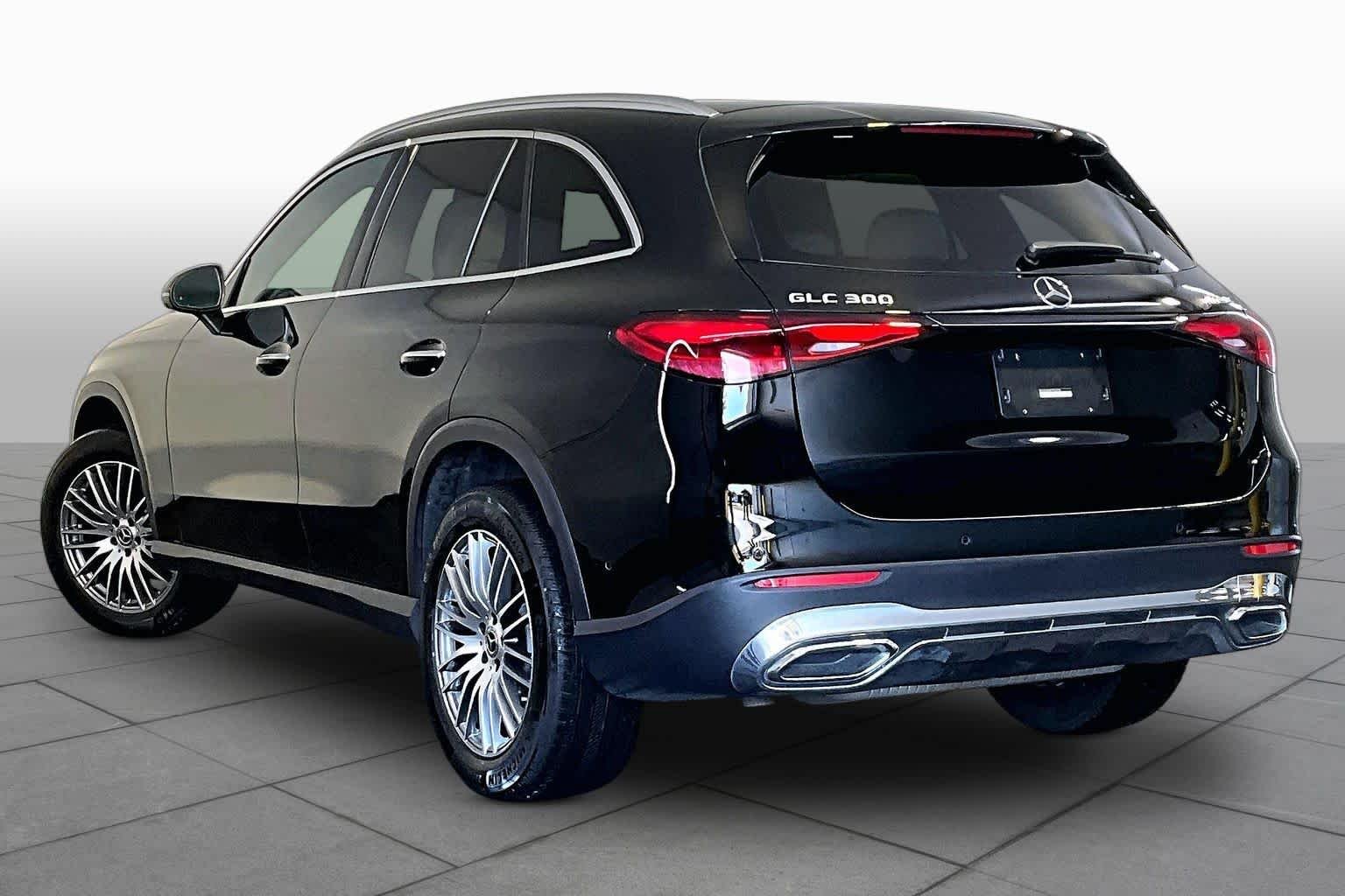 Used 2026 040/Black Mercedes-Benz GLC 300 image 11