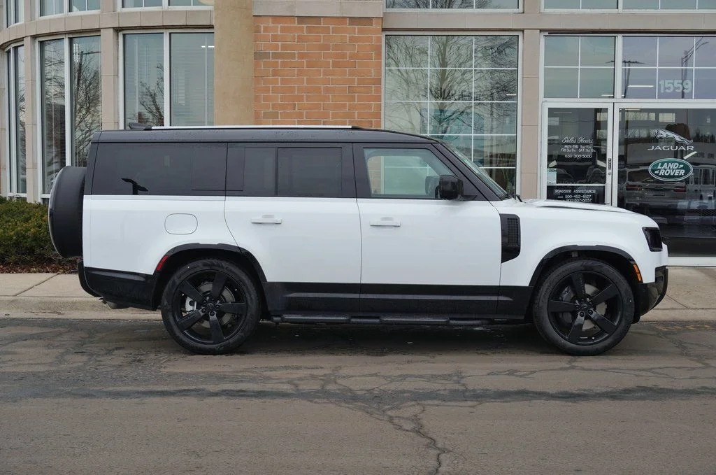 Certified Used 2026 White Land Rover X-Dynamic SE image 8