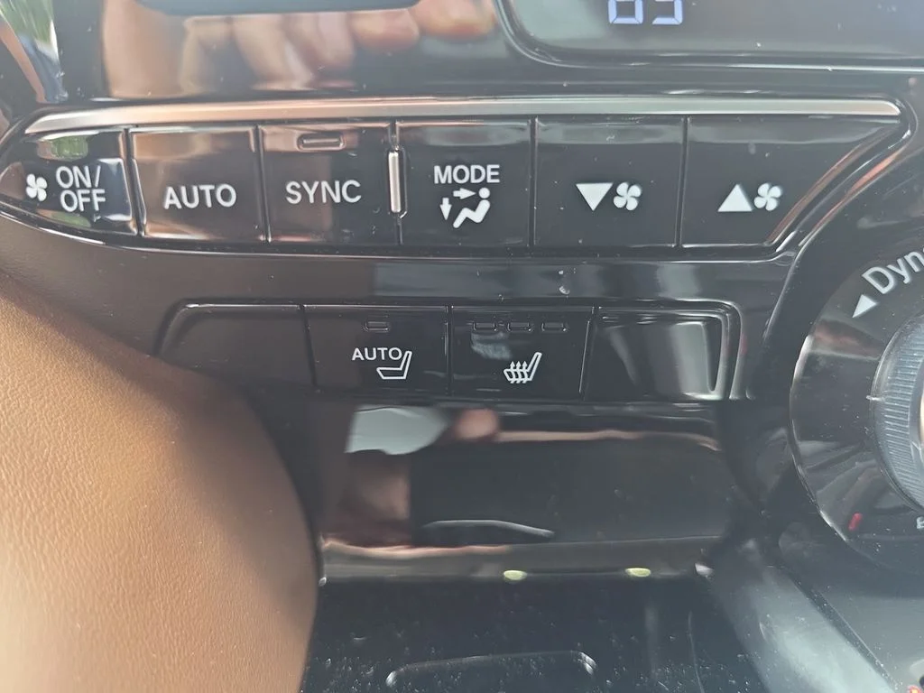 Certified Used 2025 Liquid Carbon Metallic Acura Technology Package image 19