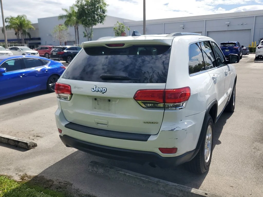 Used 2016 White/off-white Jeep Laredo image 8