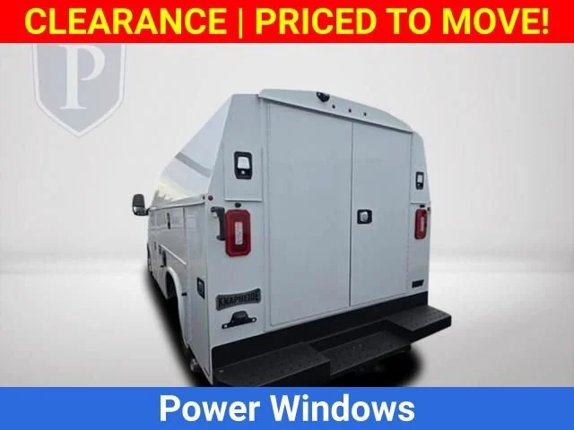 New 2025 Summit White Chevrolet 1WT image 9