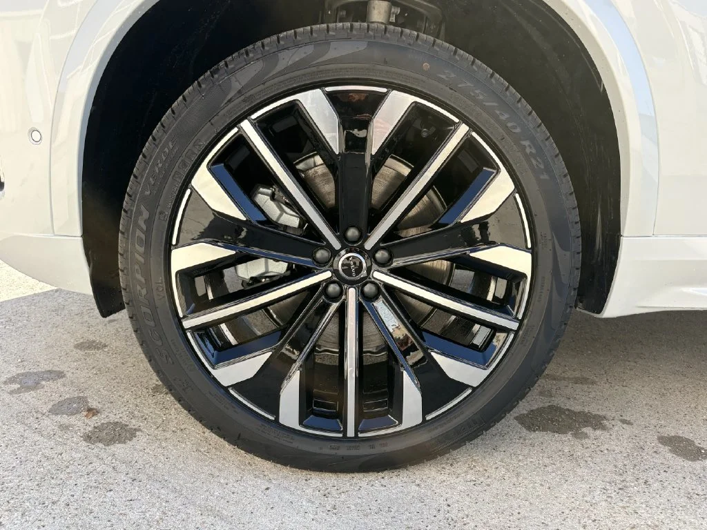 New 2026 Crystal White Volvo Plus image 9