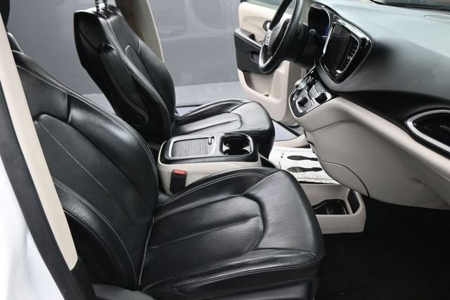 Used 2022 White Chrysler Touring L image 22