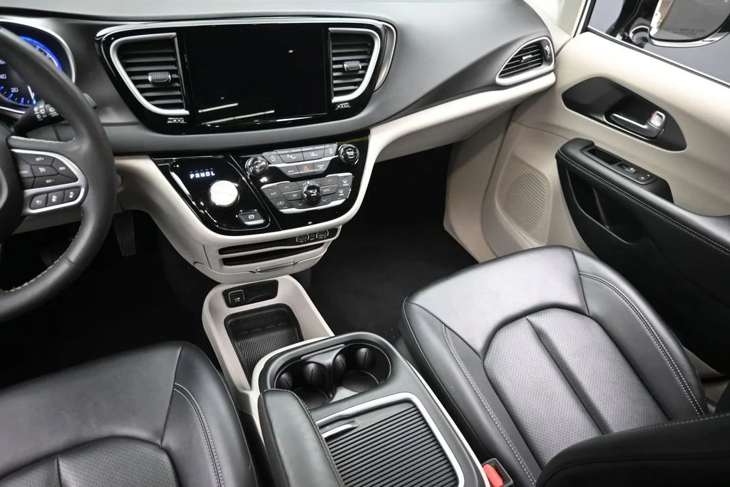 Used 2024 White Chrysler Touring L image 18