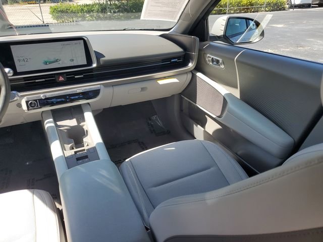 Used 2023 Gold Hyundai SEL image 23