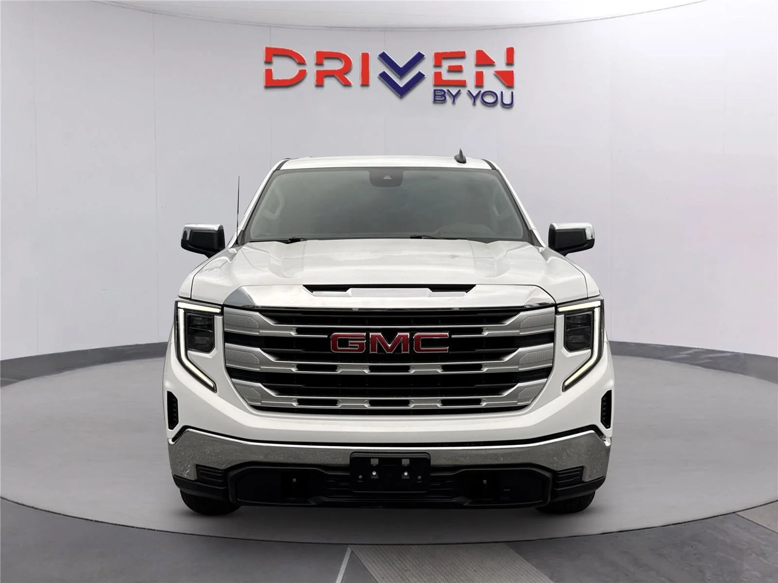 Used 2023 Summit White GMC SLE image 9