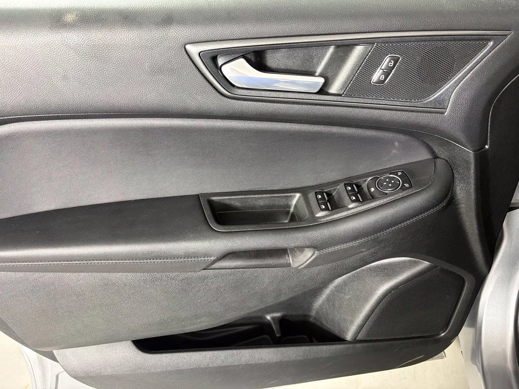 Used 2022 Silver Ford SE image 14