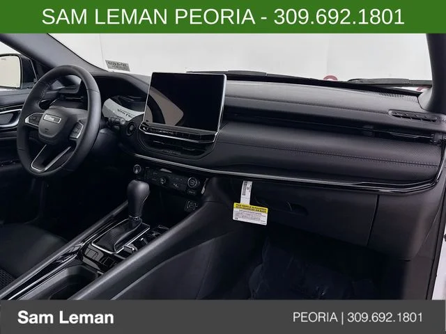 New 2026 White Jeep Latitude image 24