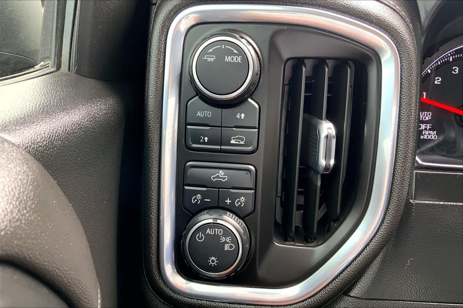 Used 2021 Shadow Gray Metallic Chevrolet LT image 35