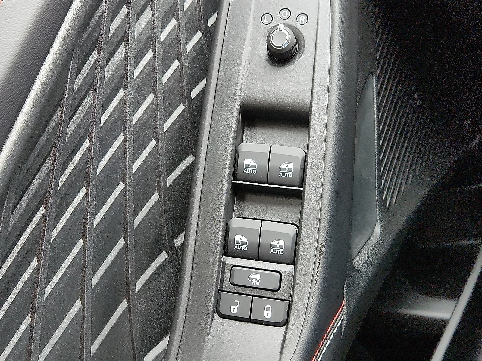 New 2026 White Knuckle  Paint Dodge R/T 4-DOOR AWD image 17