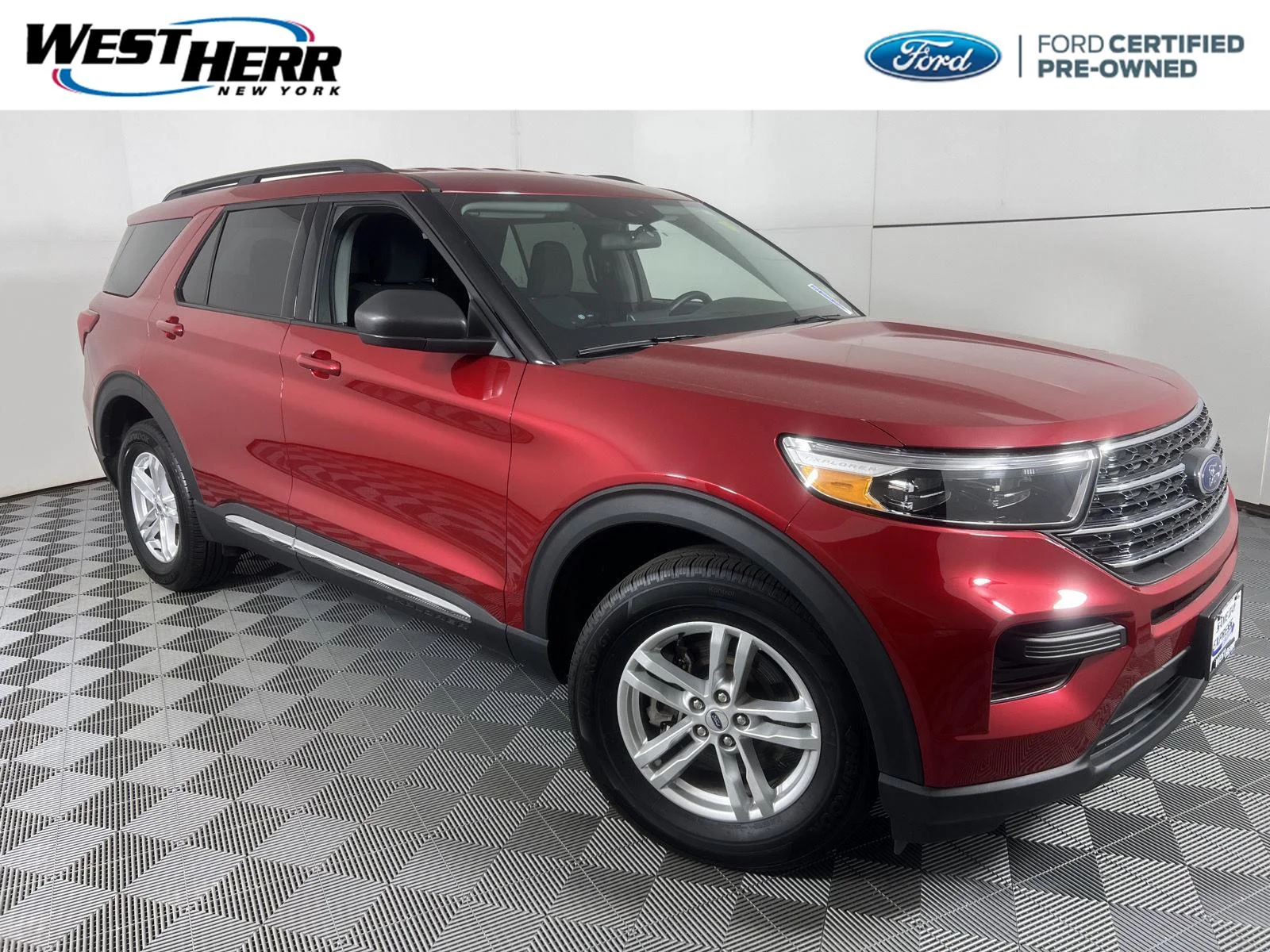 Used 2022 Rapid Red Metallic Tinted Clearcoat Ford XLT image 1