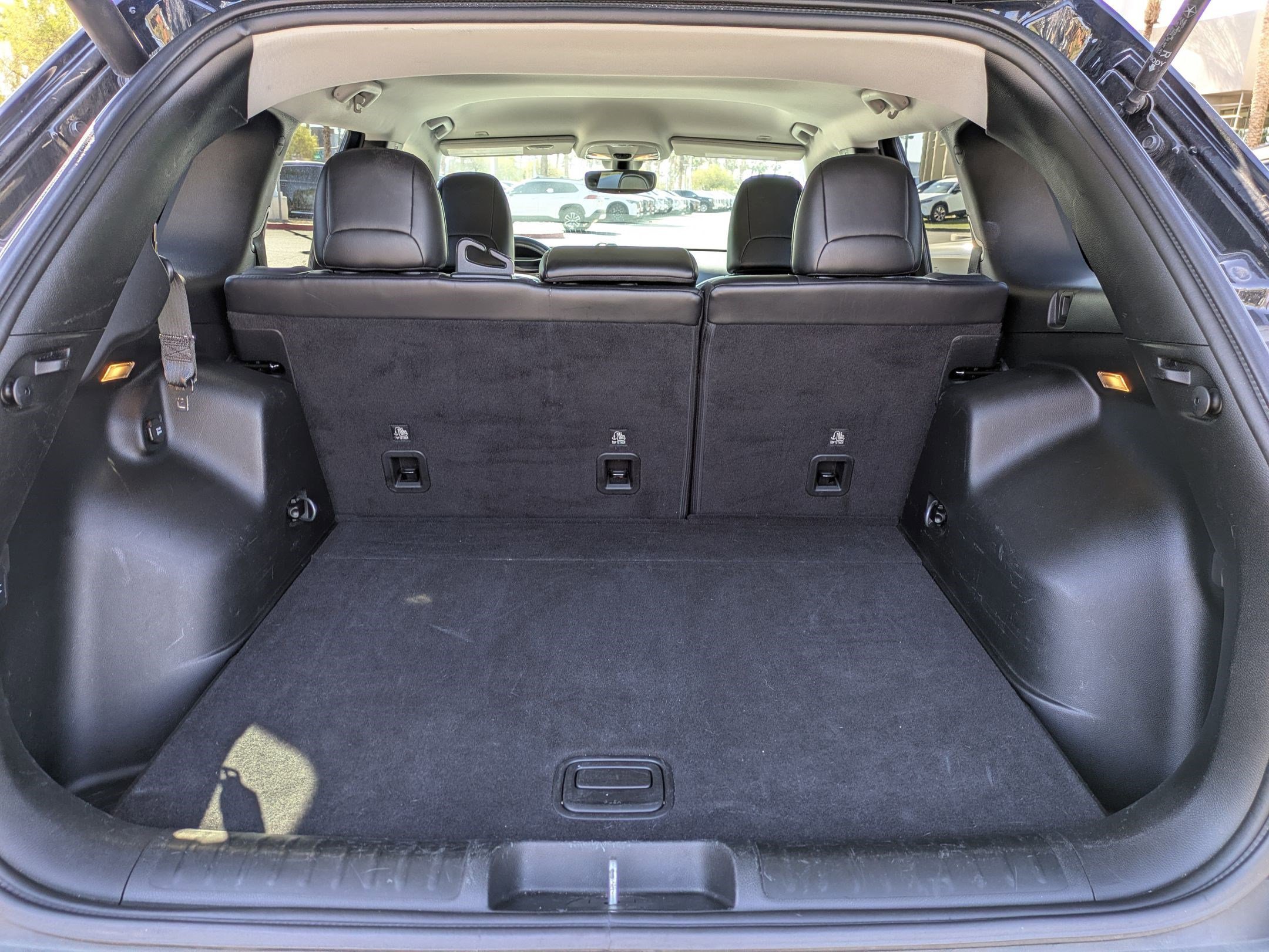 Used 2019 Diamond Black Crystal Pearlcoat Jeep Limited image 31