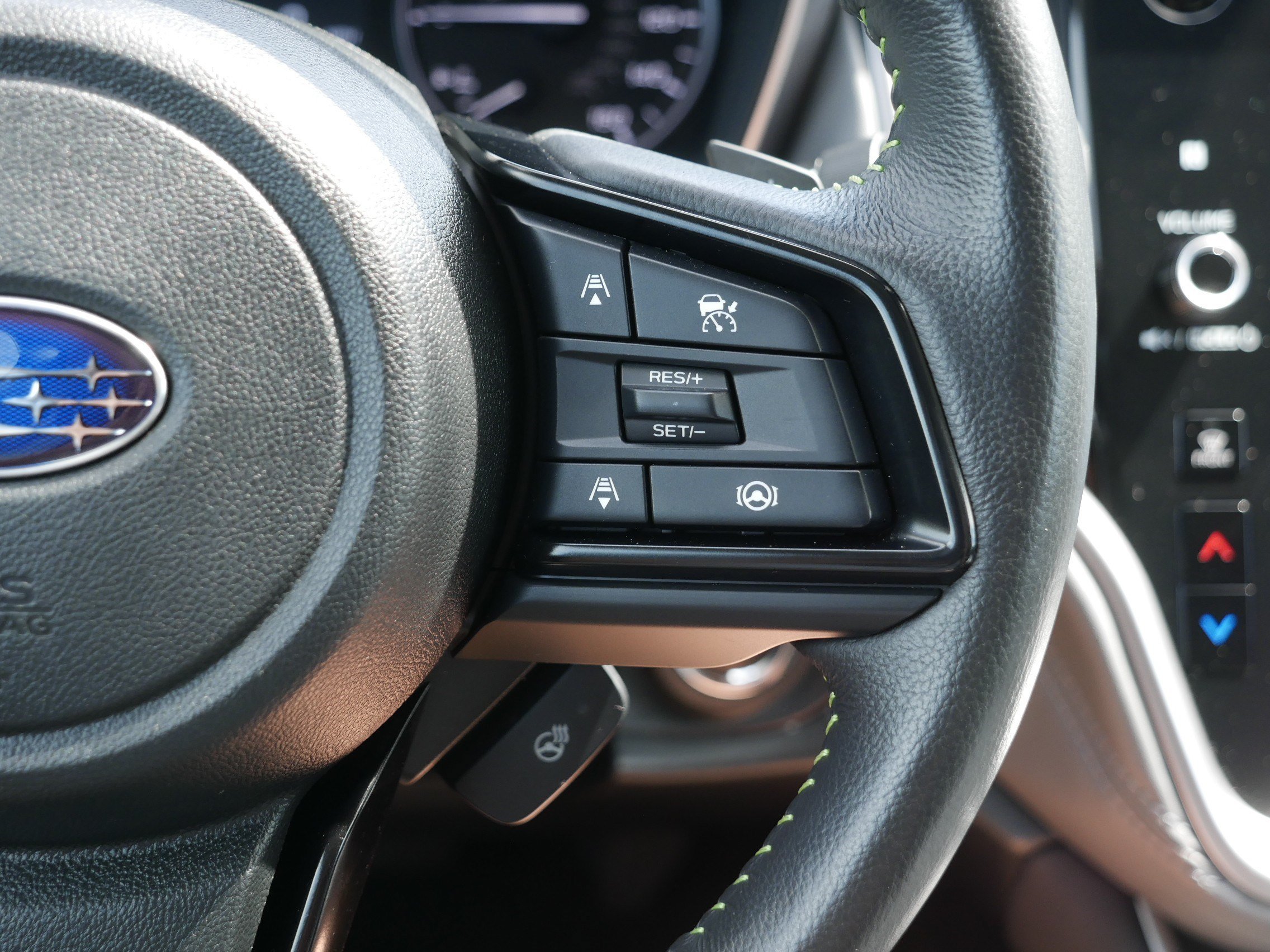 Used 2025 Crystal White Pearl Subaru Onyx Edition image 30