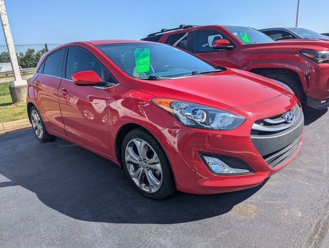 Used 2013 Red Hyundai Base image 2