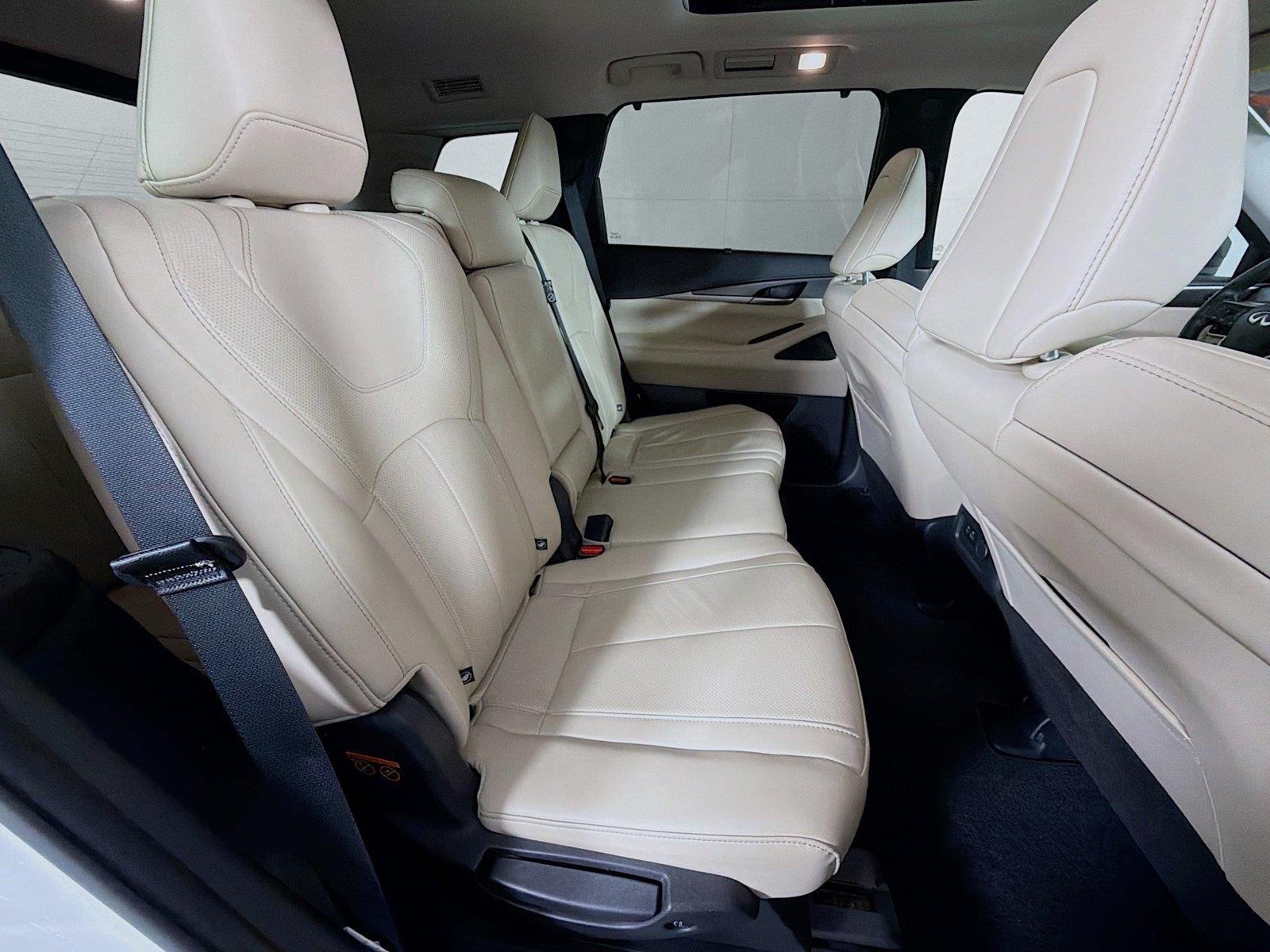 Used 2023 Majestic White INFINITI LUXE image 30