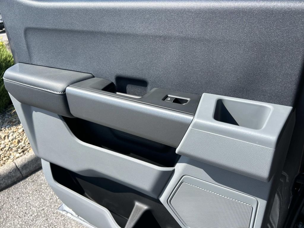 New 2027 Carbonized Gray Metallic Ford F-250® XL image 18