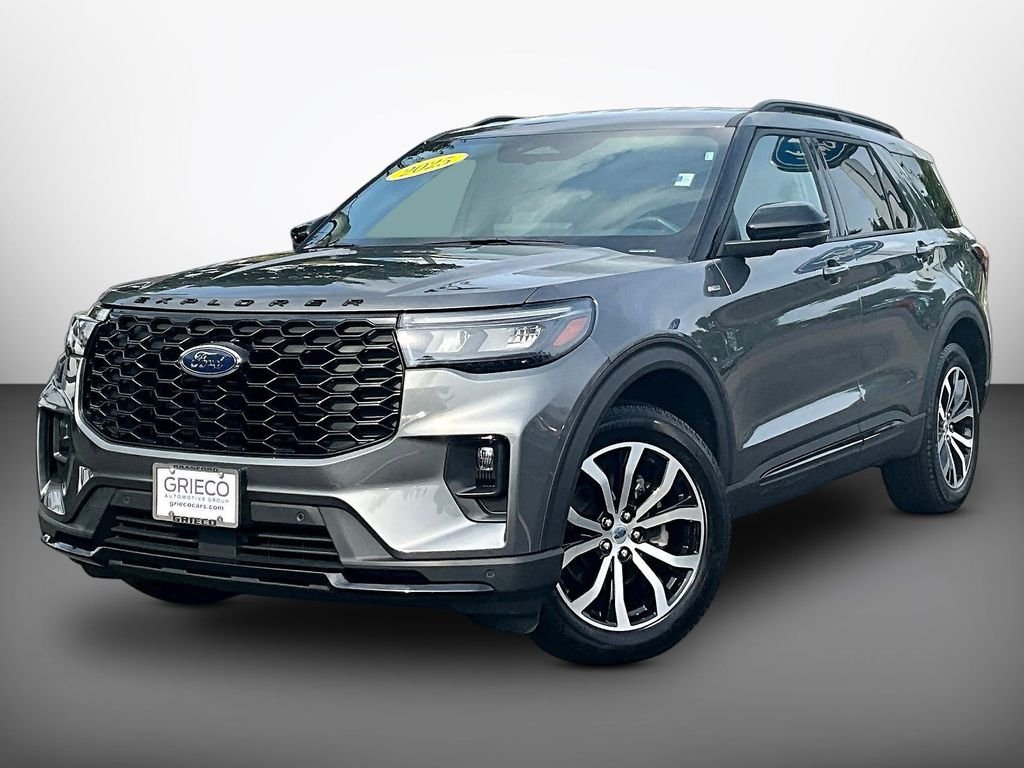 Used 2025 Gray Ford ST-Line image 3
