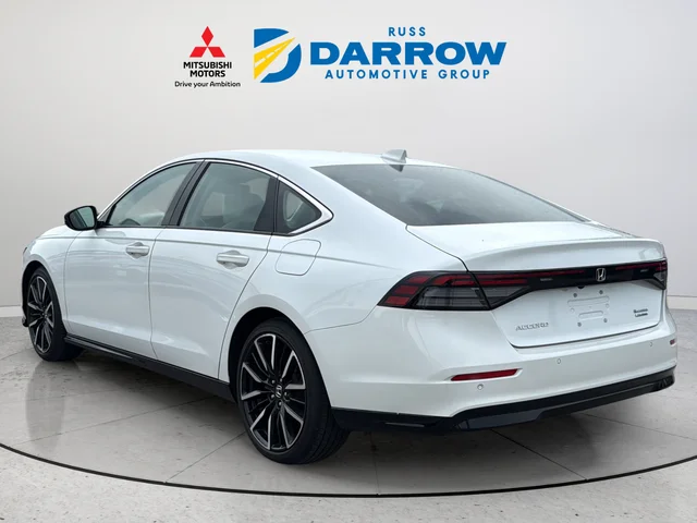 Used 2023 White Honda Touring image 3