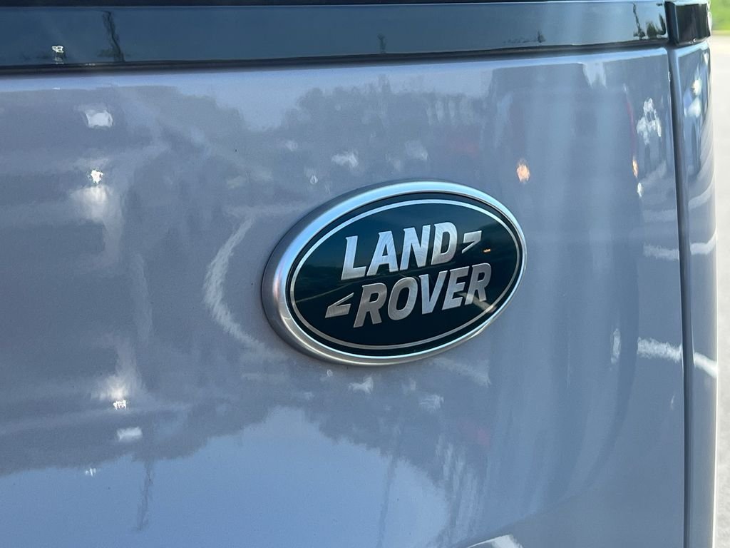 Used 2023  Land Rover SE Dynamic image 29
