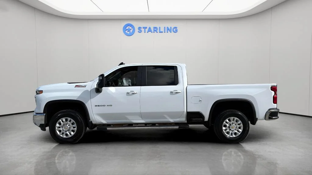 Used 2026 Summit White Chevrolet LT image 10