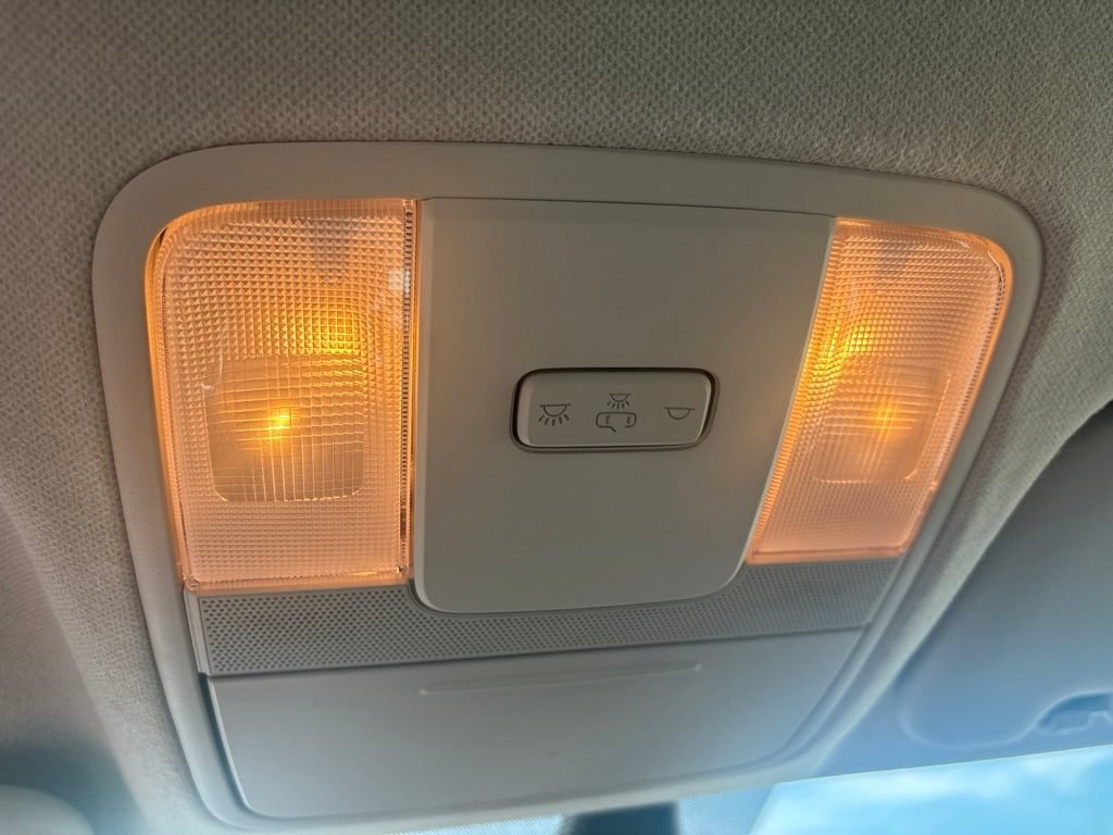 Used 2019 Silky Silver Kia LXS image 9