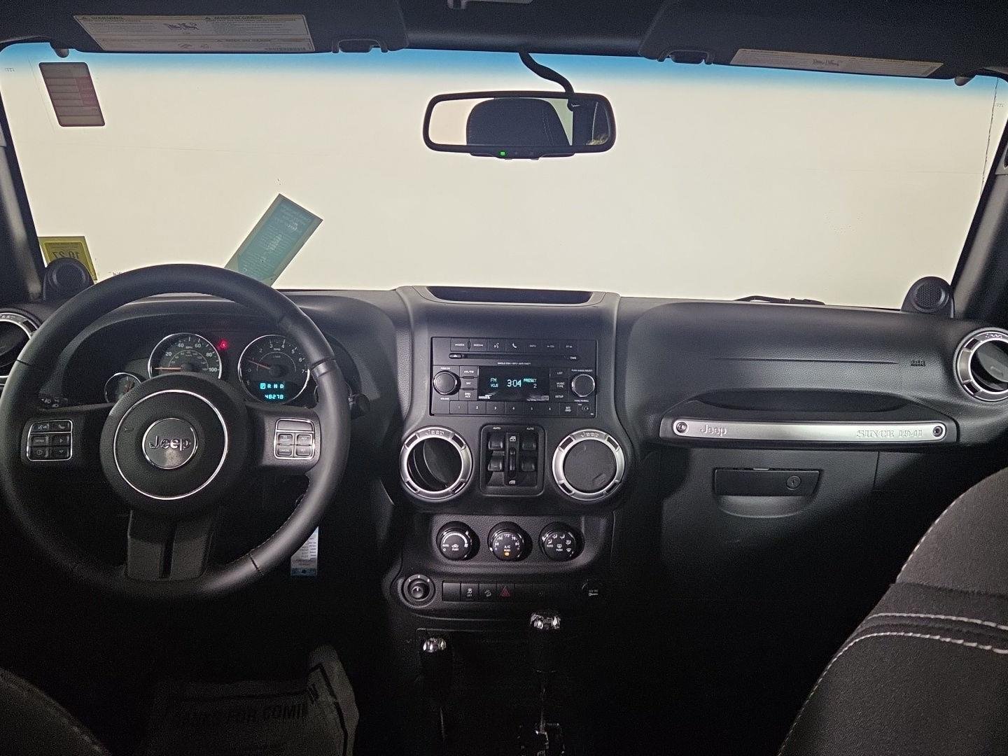 Used 2014 Copperhead Pearlcoat Jeep Sahara image 22