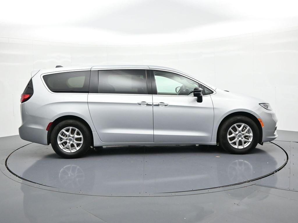Used 2024 Silver Mist Clearcoat Chrysler Touring L FWD image 5