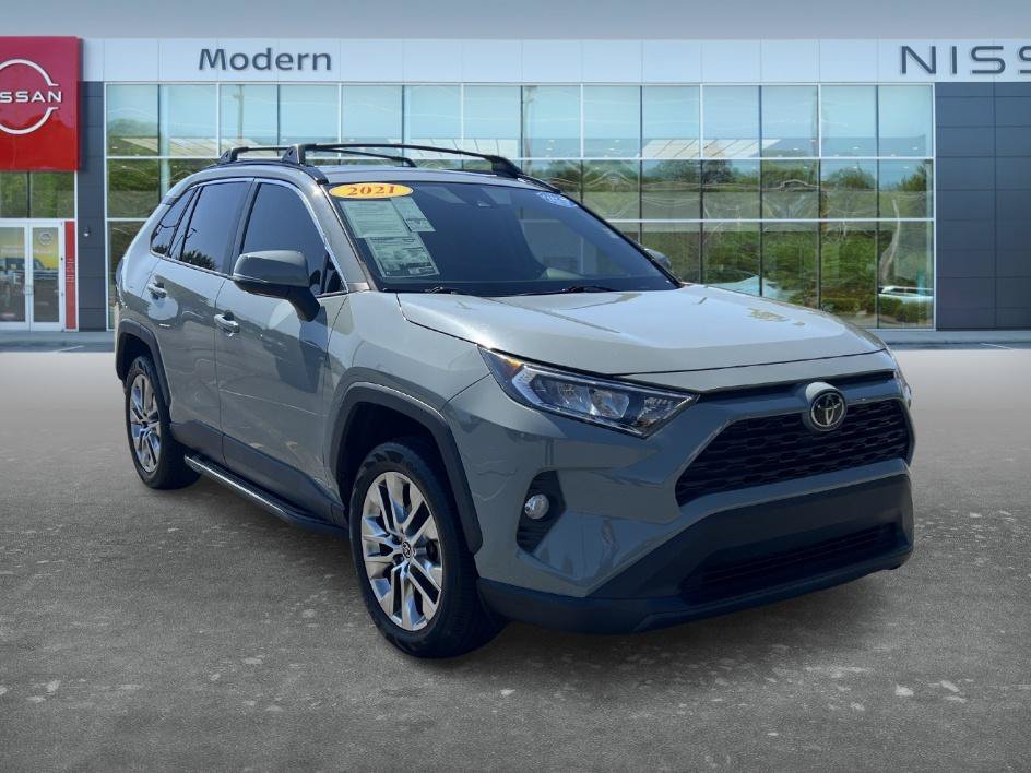Used 2021 Lunar Toyota XLE Premium image 3