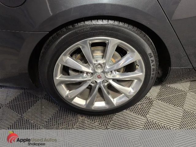 Used 2013 Gray Cadillac Premium image 43