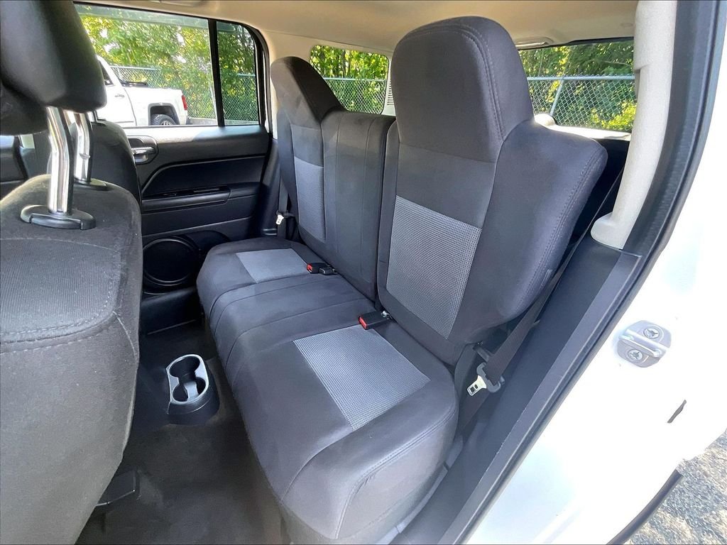 Used 2014 White Jeep Latitude image 15
