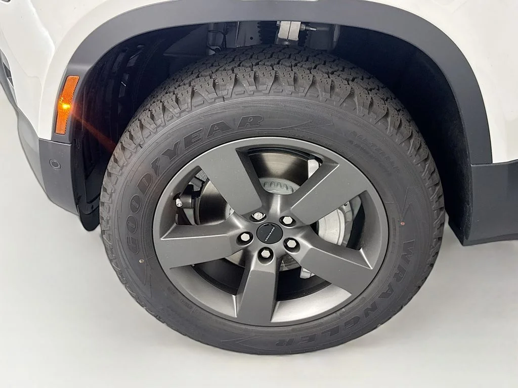 New 2026 Fuji White Land Rover S image 31